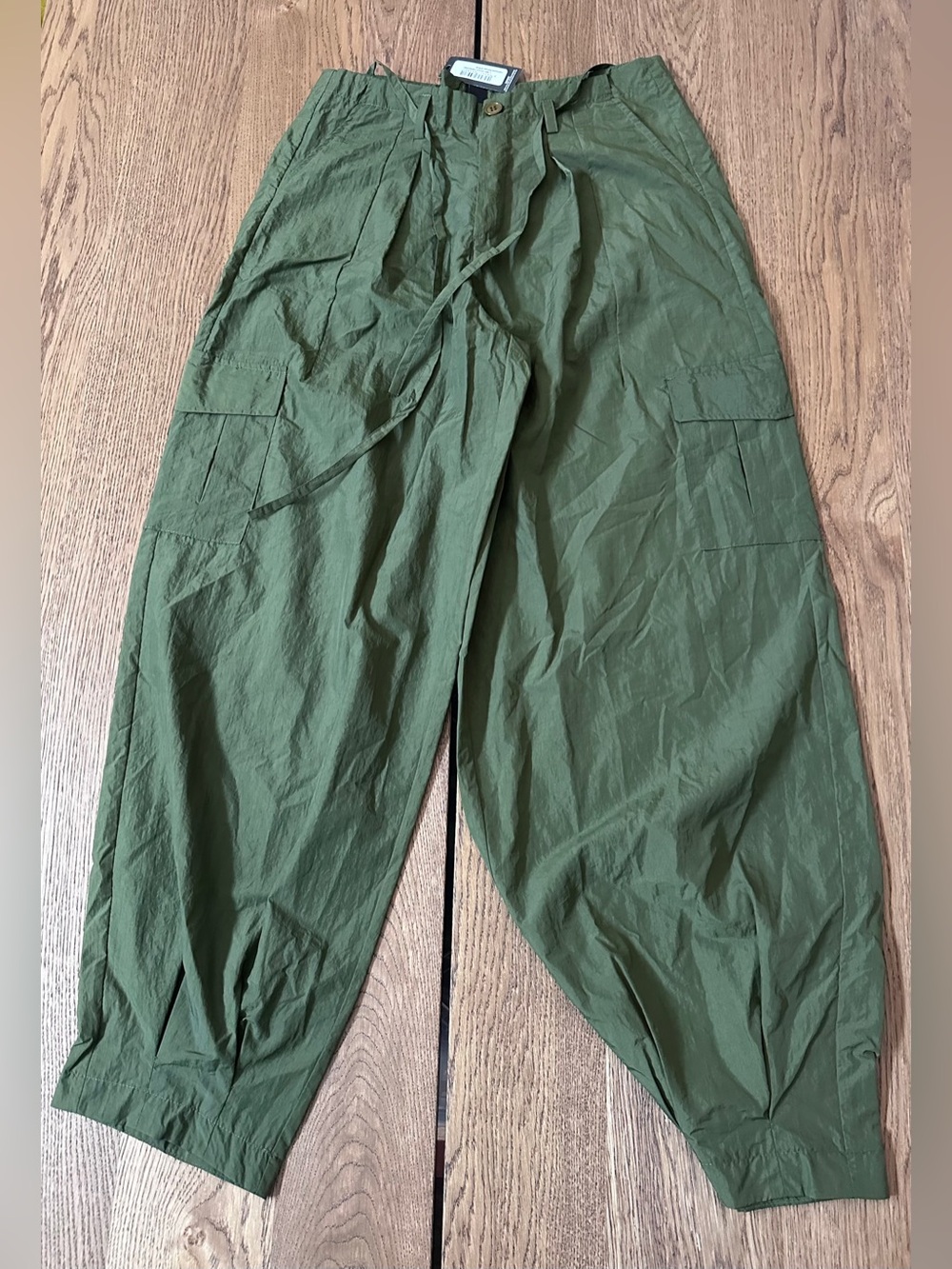 Pretty Little Thing Parachute Oversized Shell Cargos Pants Size 6